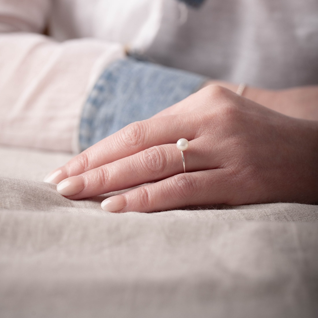Silver ring thin with pearl