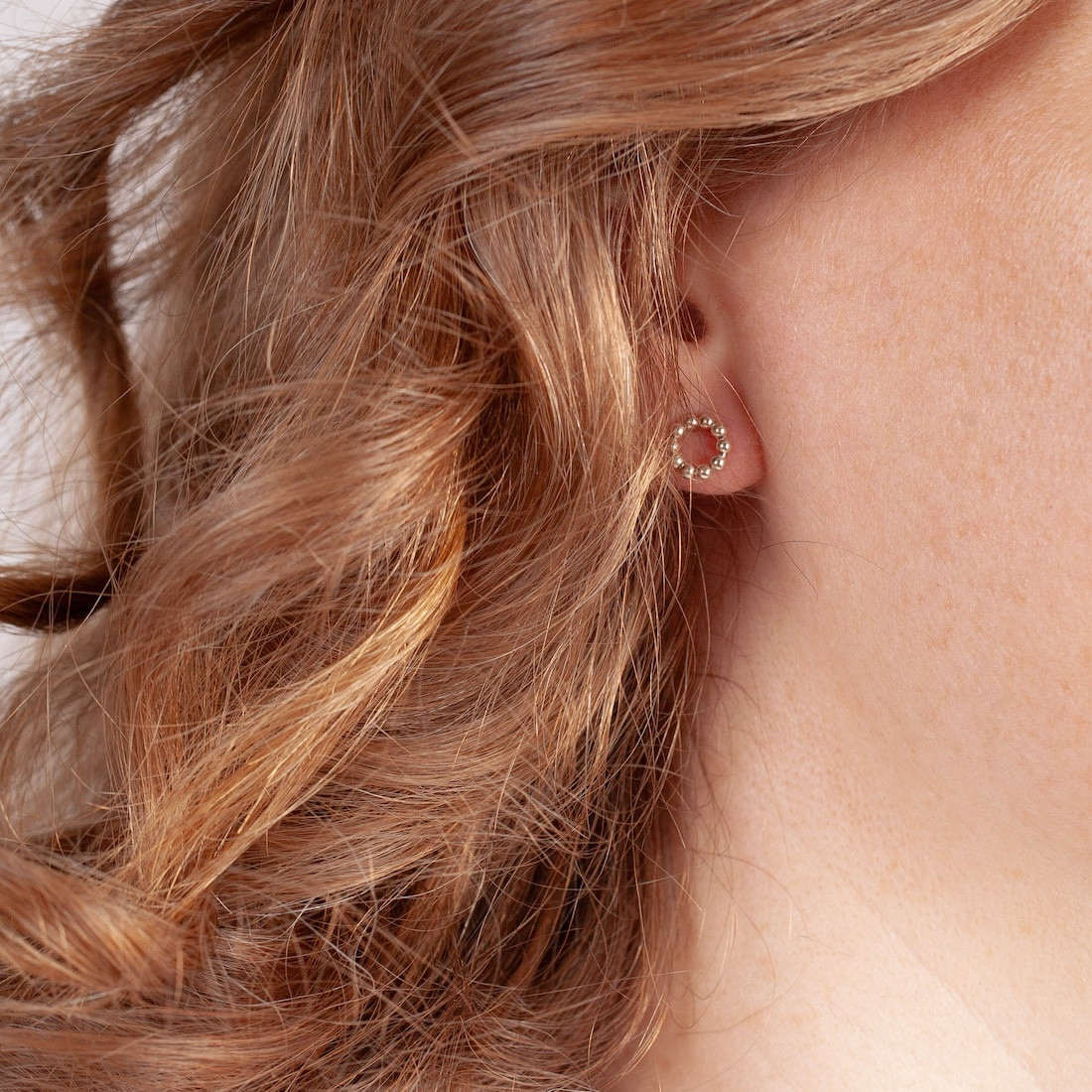 Silverörhängen cirkel m pluppar