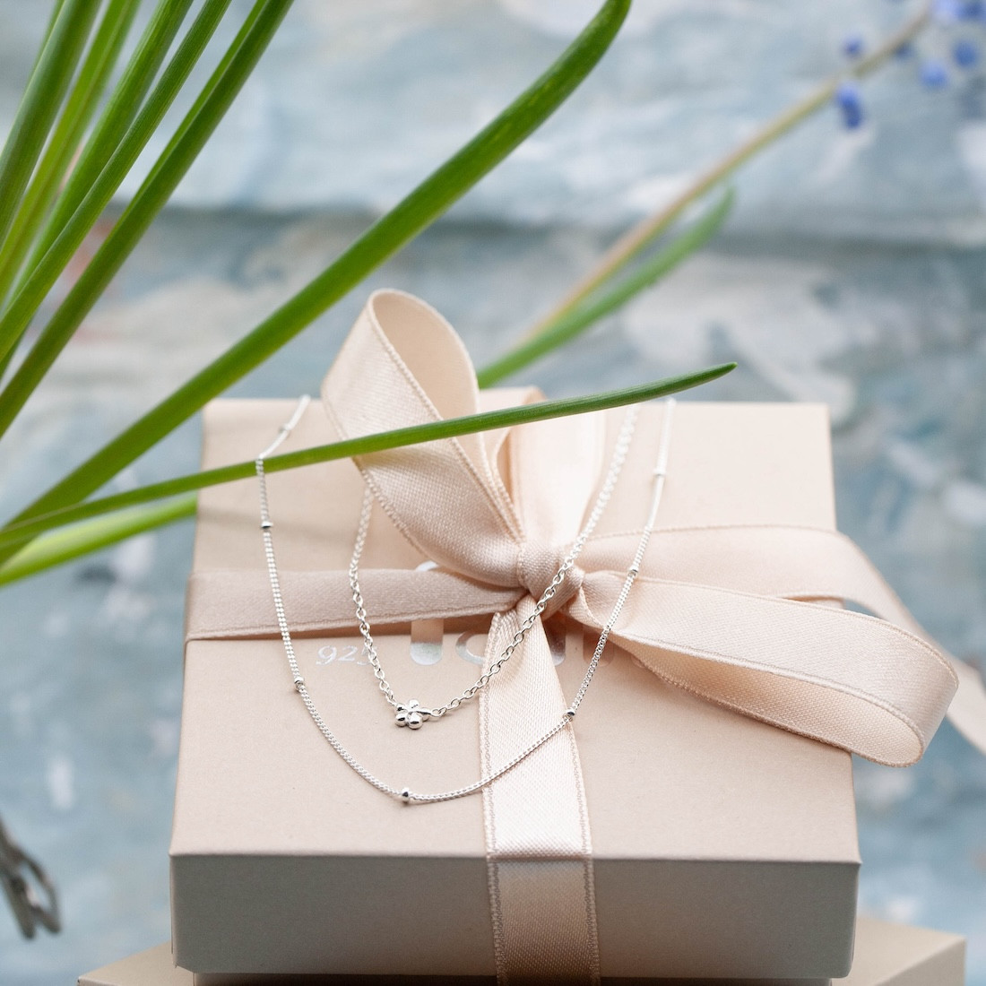 Silverhalsband tunn kort m kulor