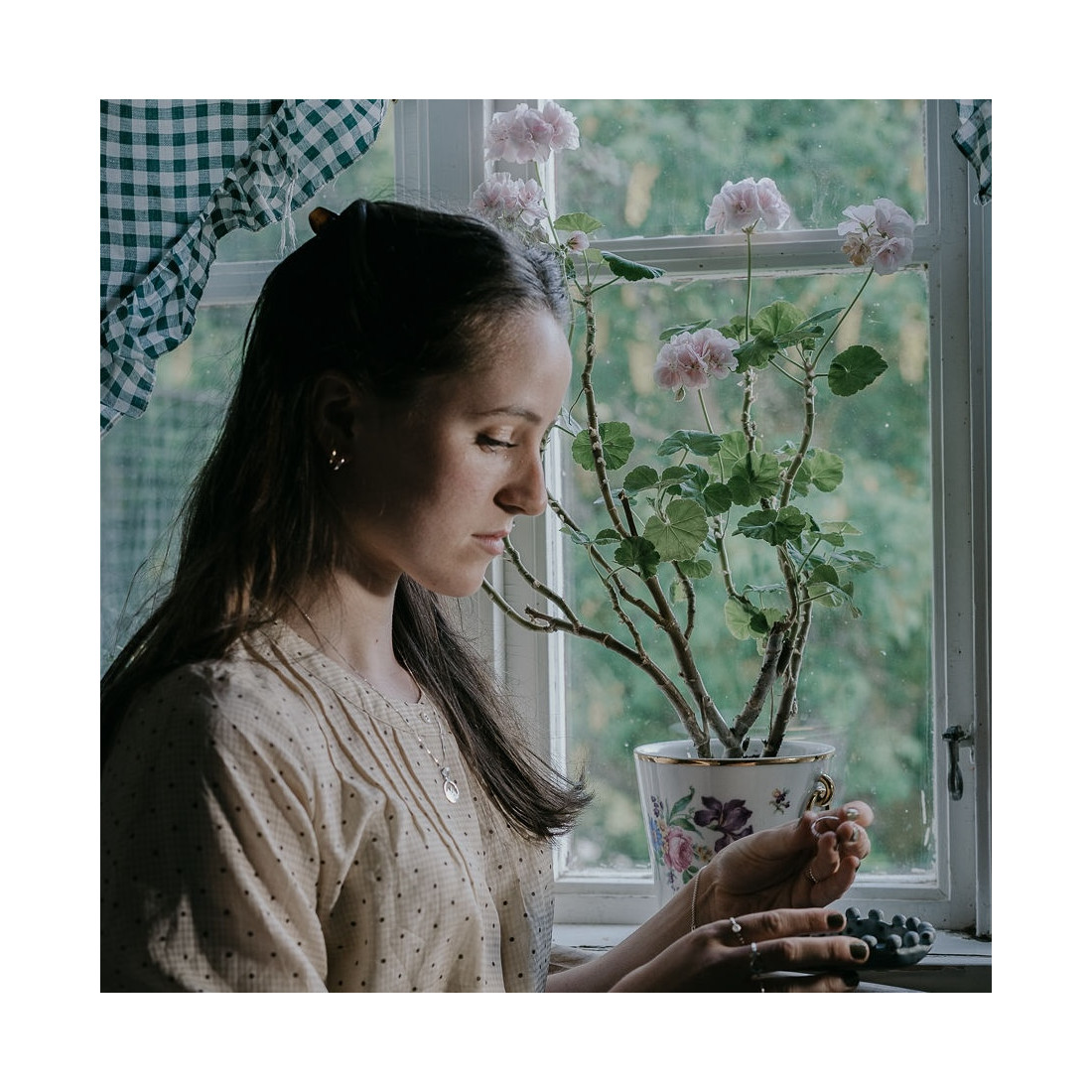 Gold earrings hoops small