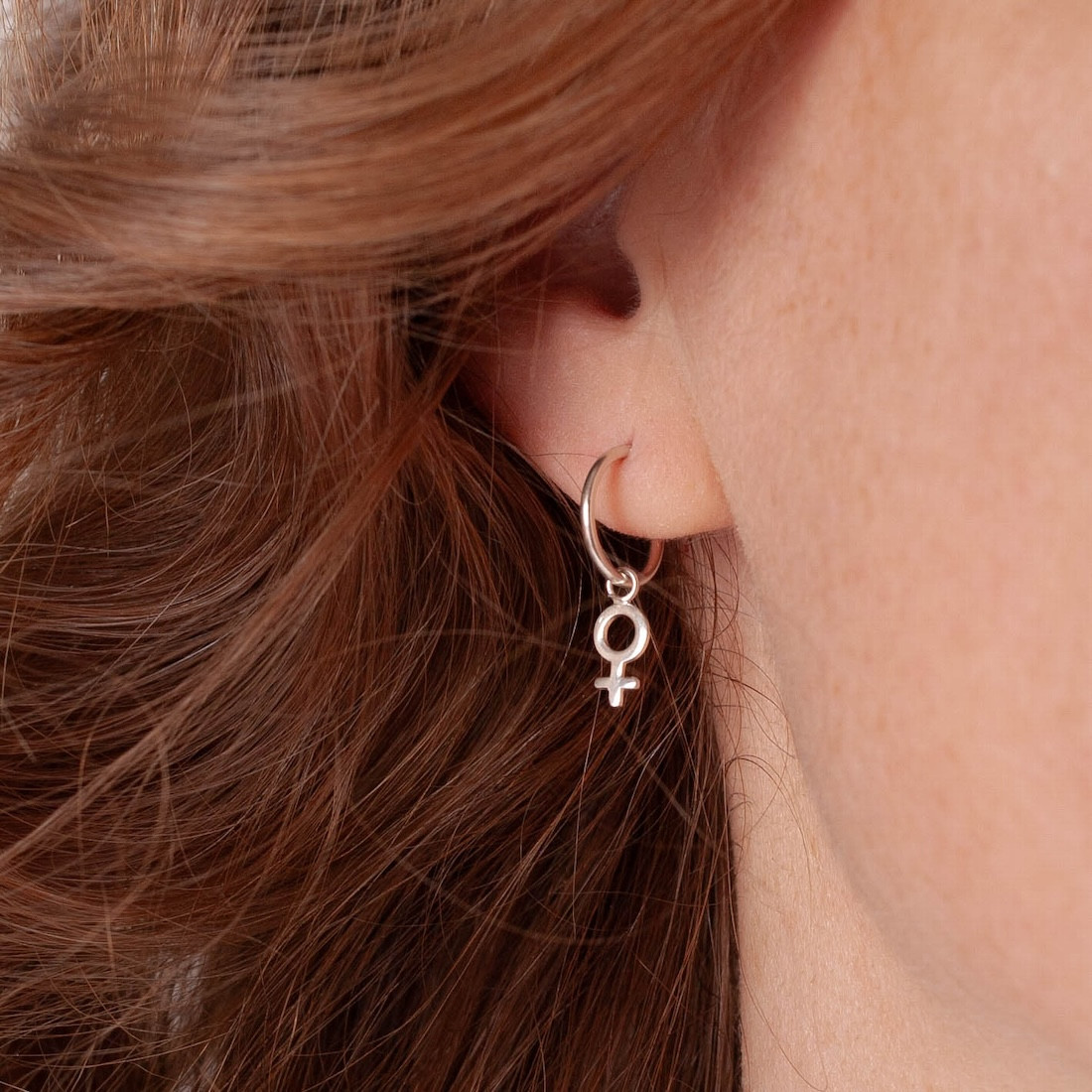 Gold hoops mini female sign