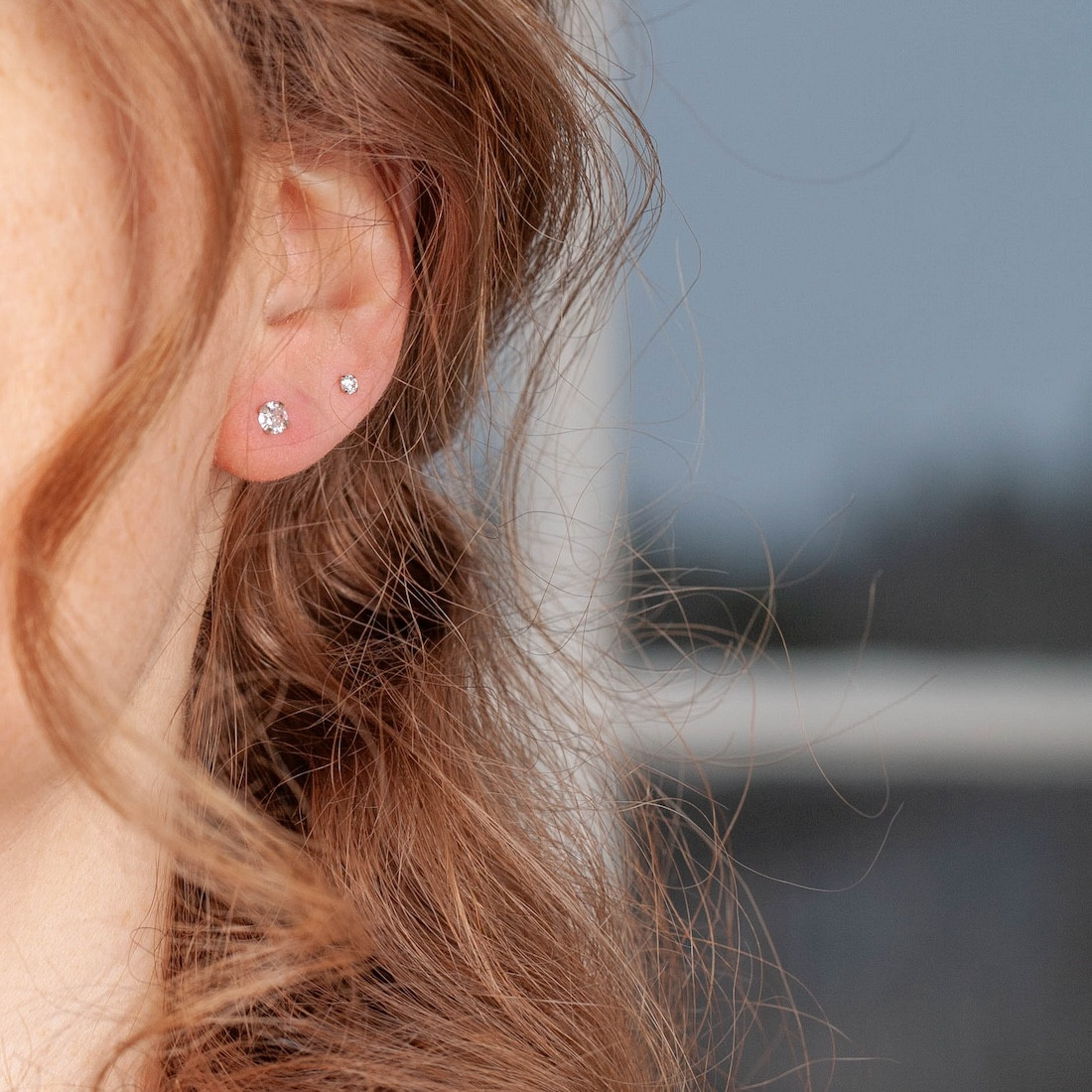 Silverörhängen vit sten 2mm