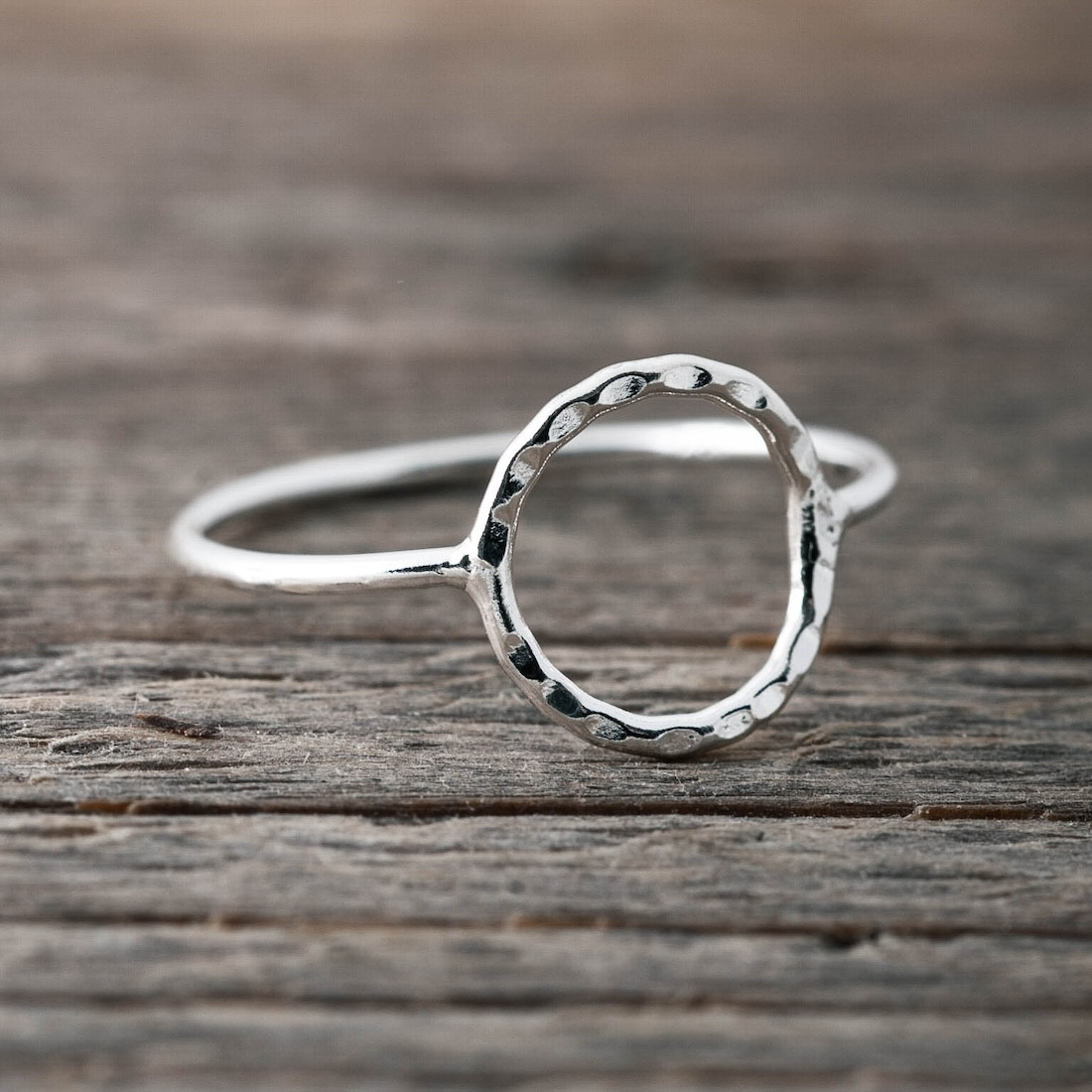 Silver ring hammered circle