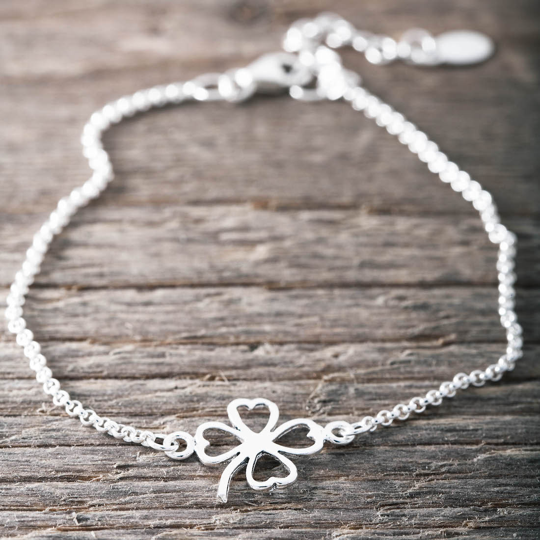Silver bracelet contour four leaf clover