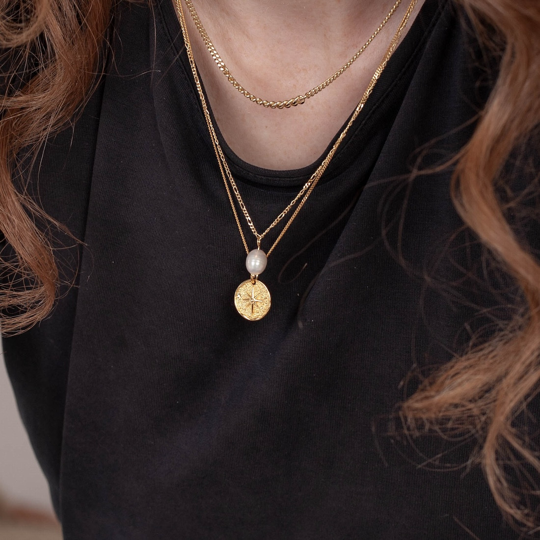 Gold necklace with a fresh water pearl