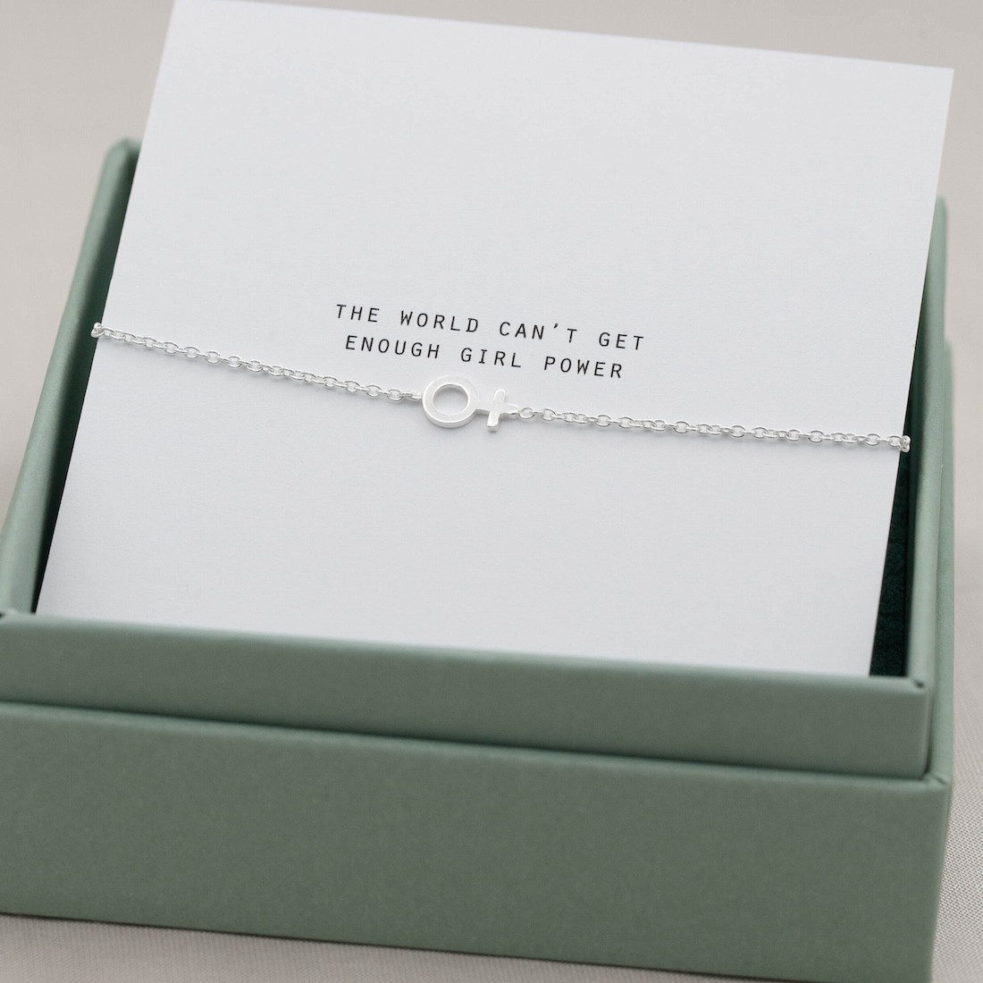 Silverarmband minikvinnotecken