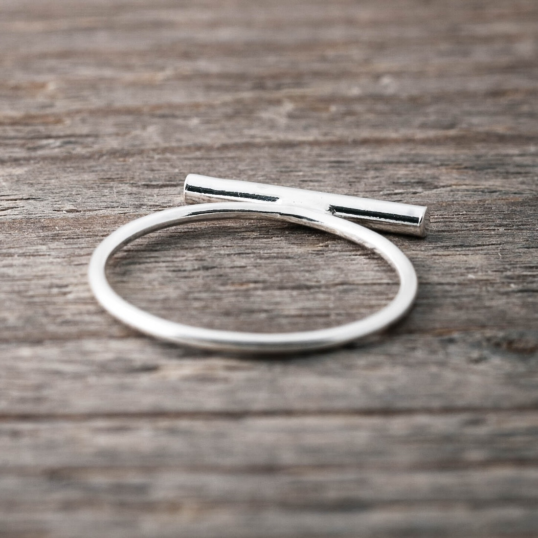 Silver ring bar