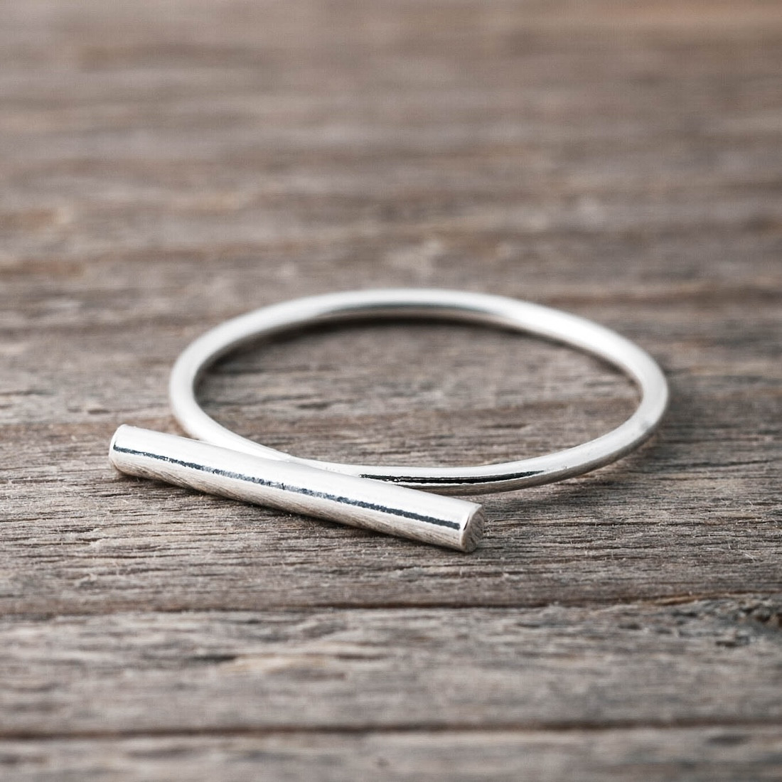 Silver ring bar