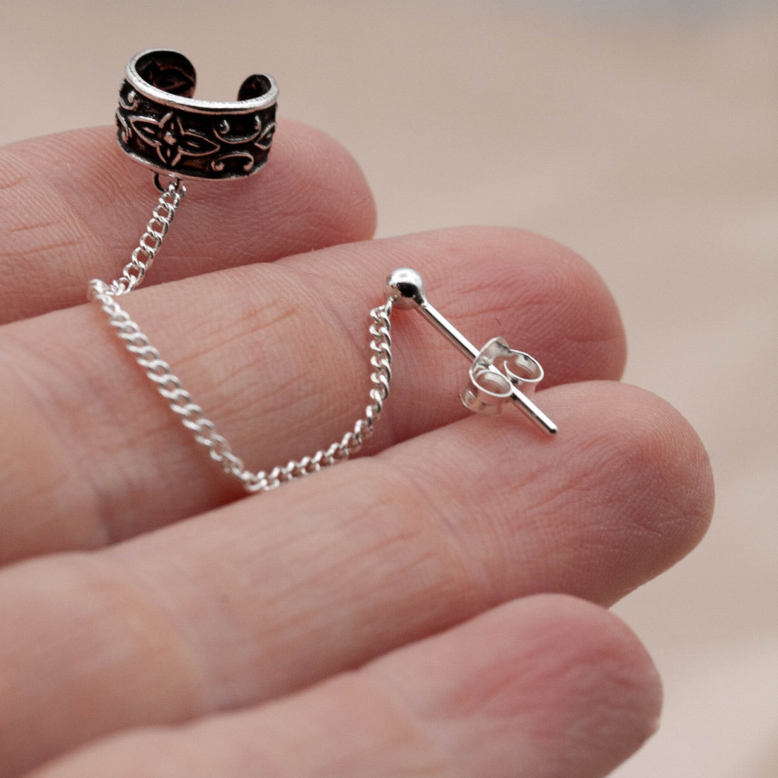 Silverörhänge ear cuff  oxiderad med kedja