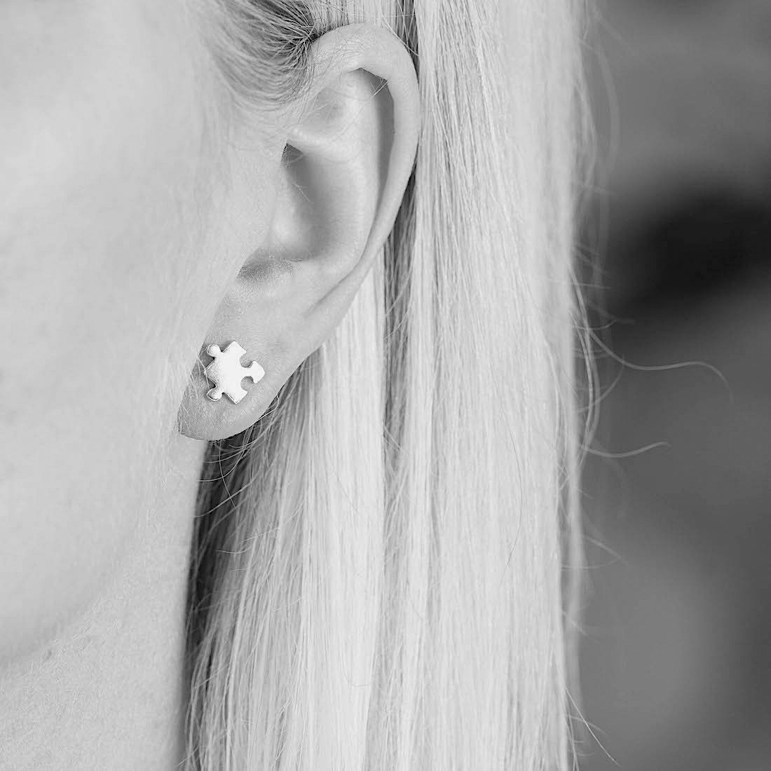 Gold earrings puzzle