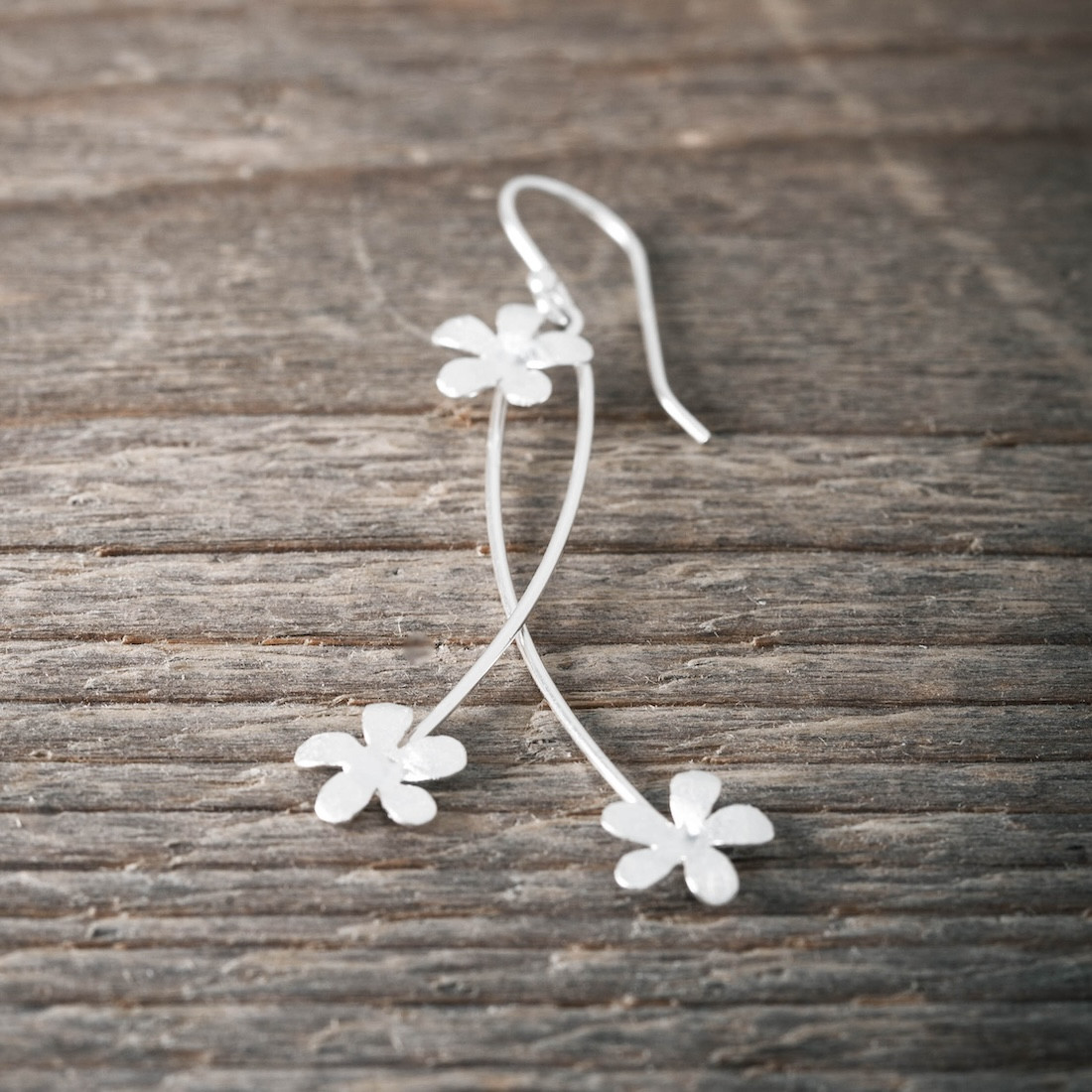 Silver earrings Bloom & Shine -dangling flowers