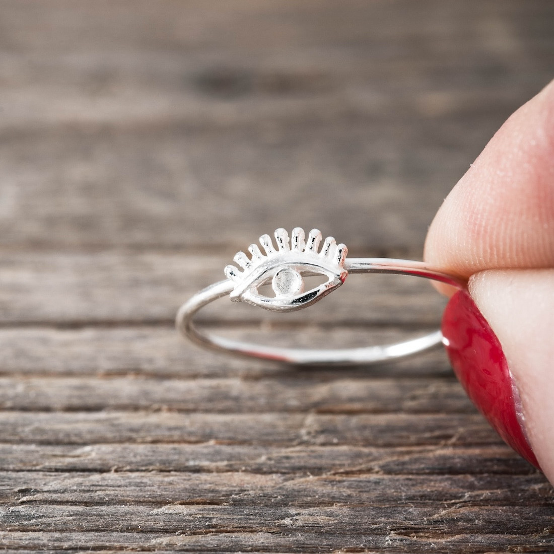 Silver ring small eye