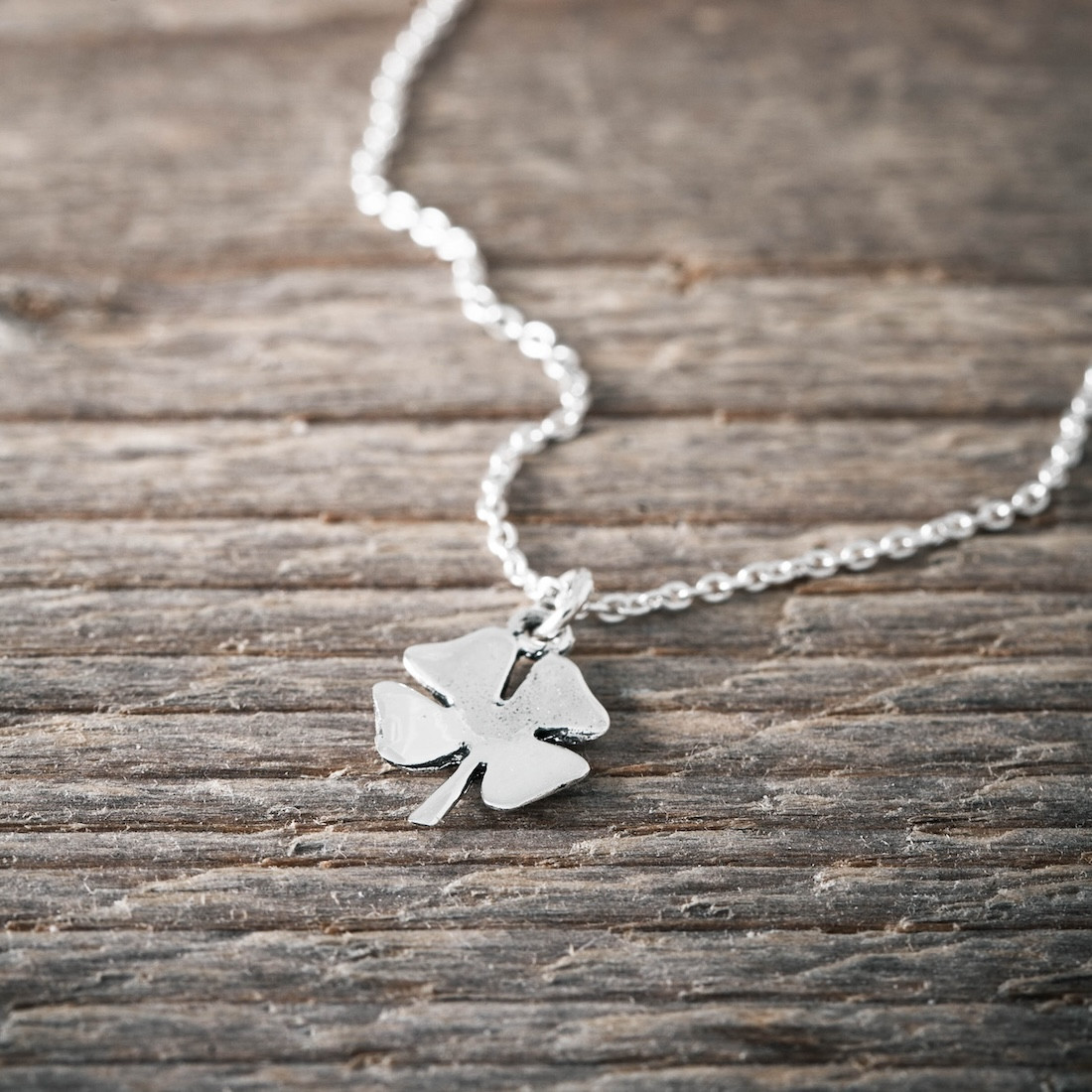 Silver necklace four leaf clover