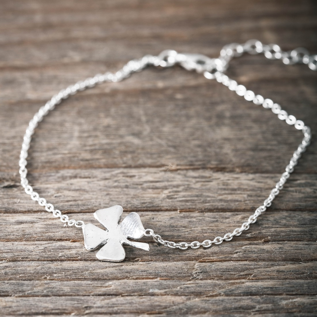 Silver bracelet four leaf clover