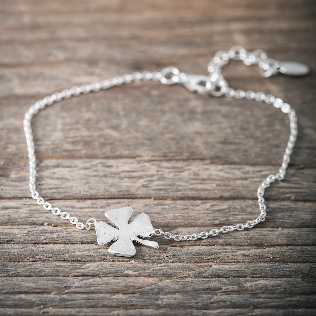 Silver bracelet four leaf clover
