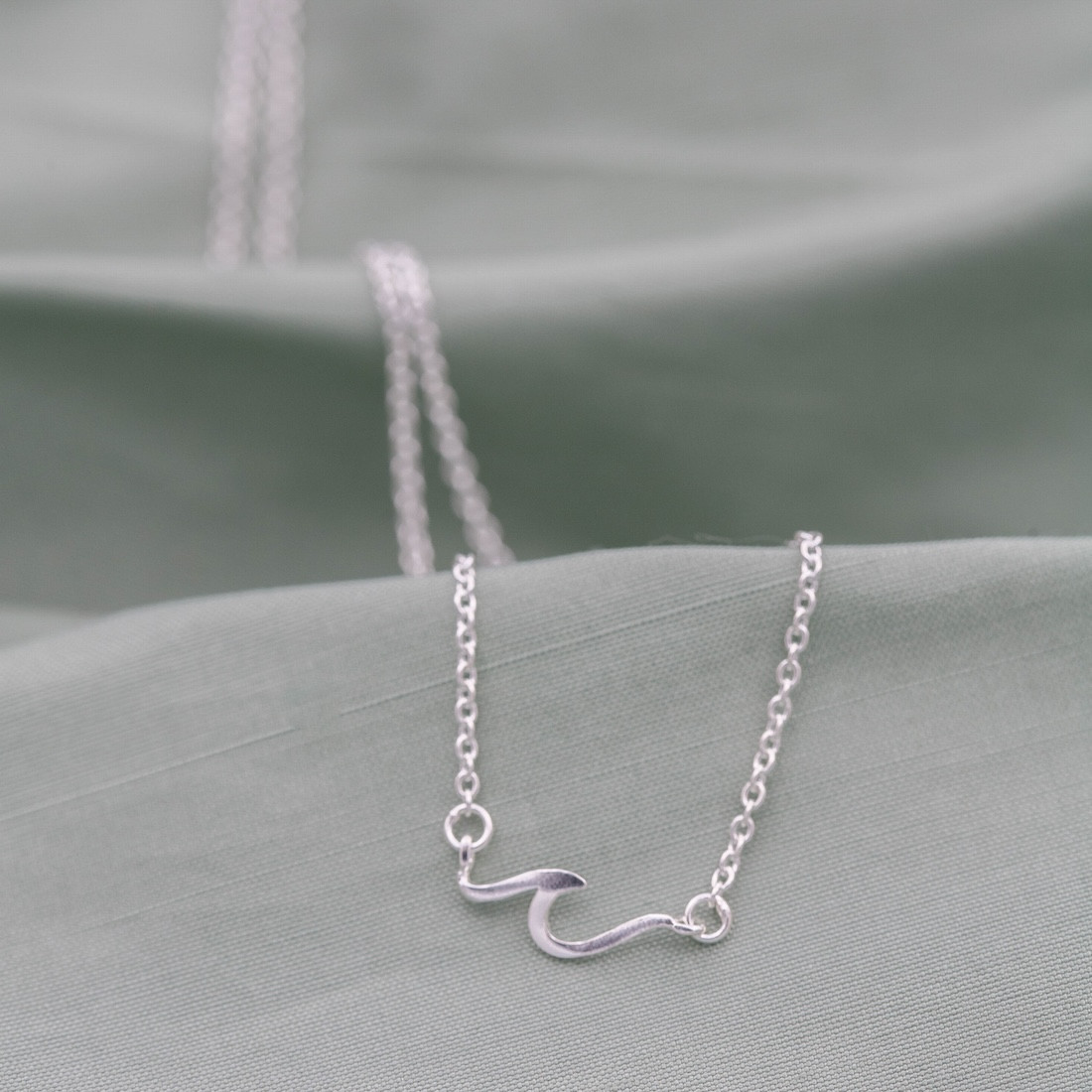 Silver necklace small wave