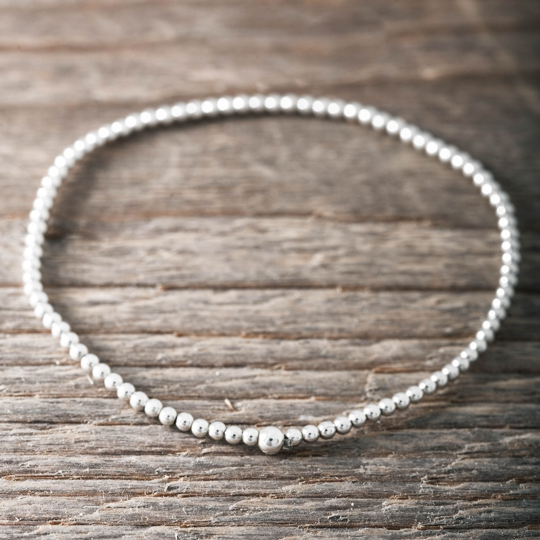 Silverarmband elastiskt med 2mm kulor