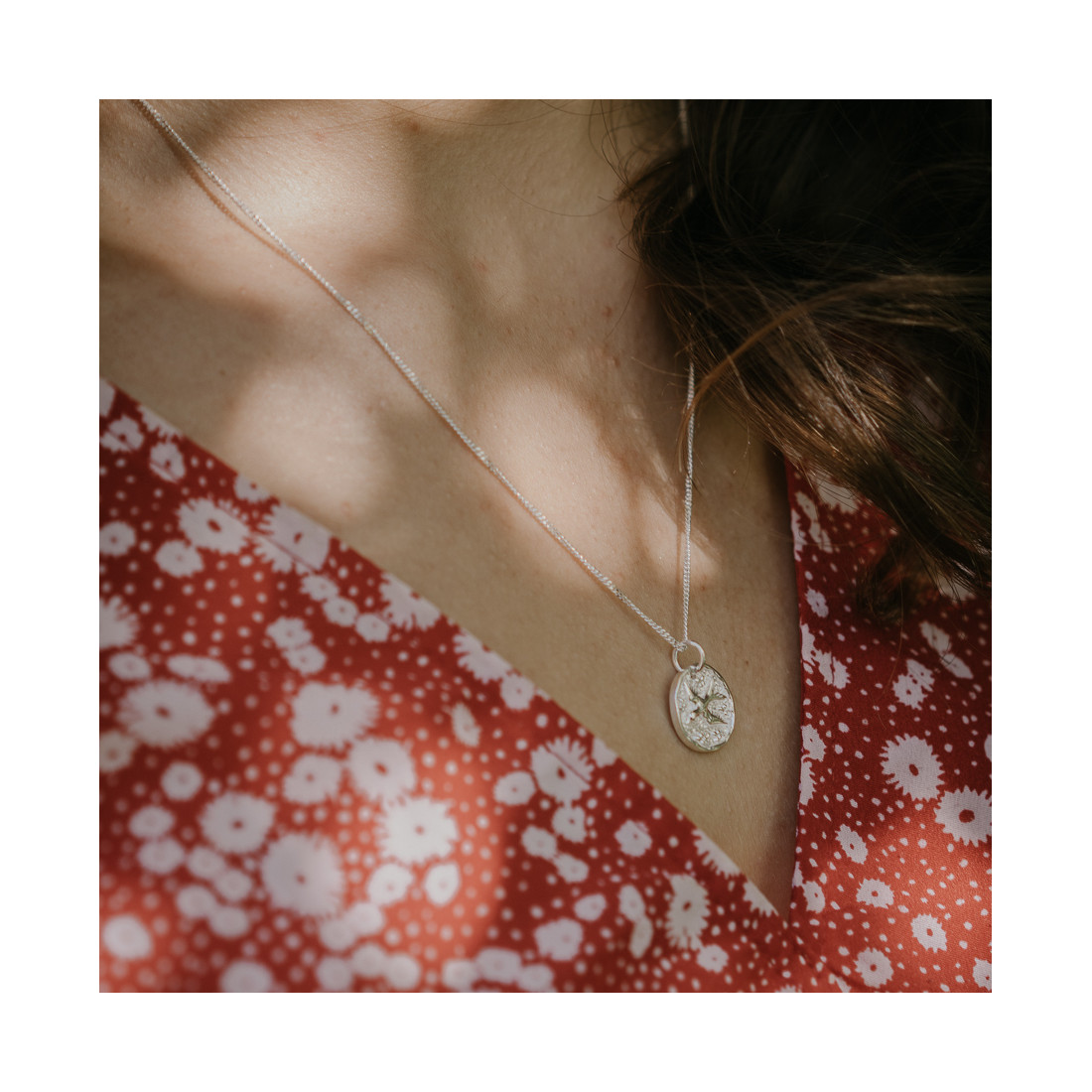Silverhalsband lycko coin svala