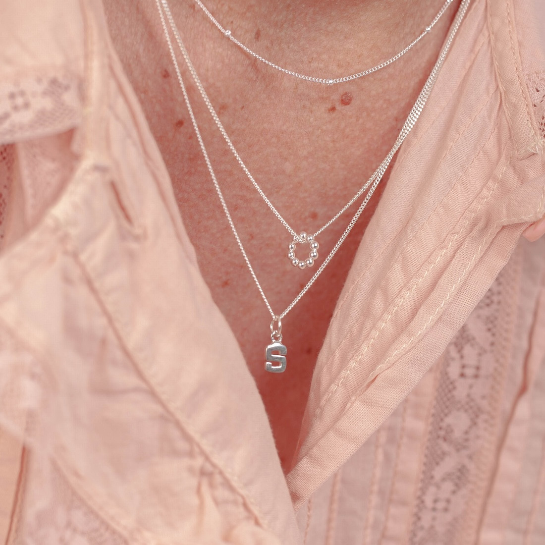 Silverhalsband tunn kort m kulor