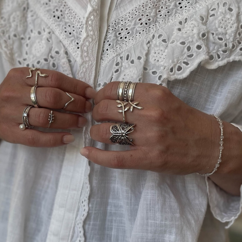 Silver ring twisted with fresh water pearl