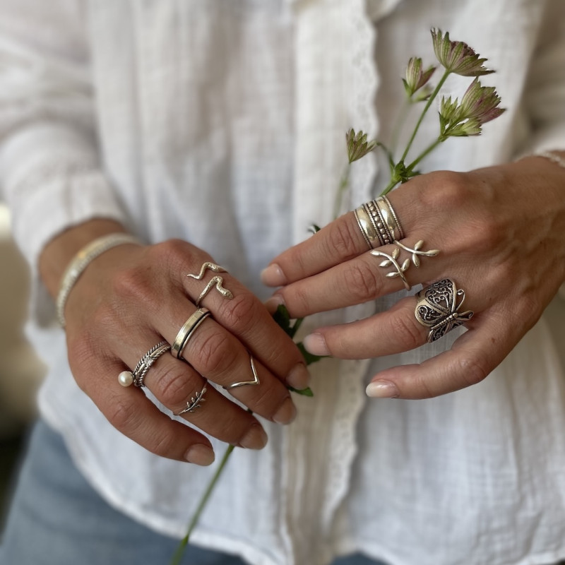 Silver ring V shaped thin