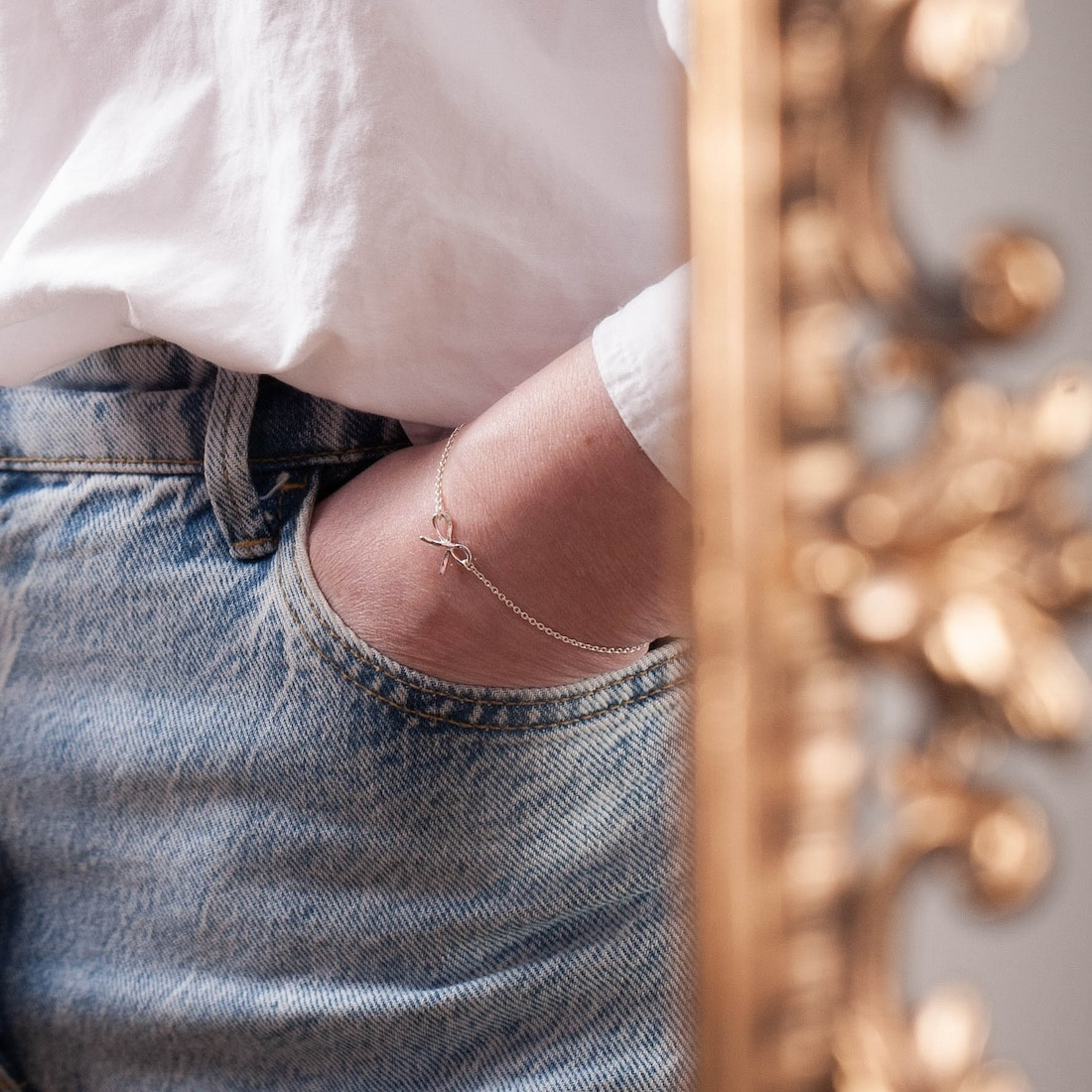 Gold bracelet small bow