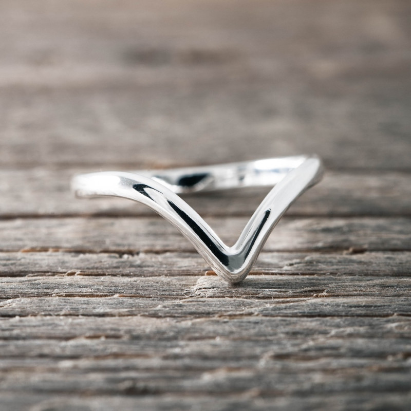 Silver ring V shaped thin