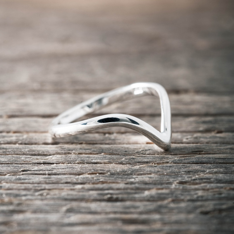 Silver ring V shaped thin