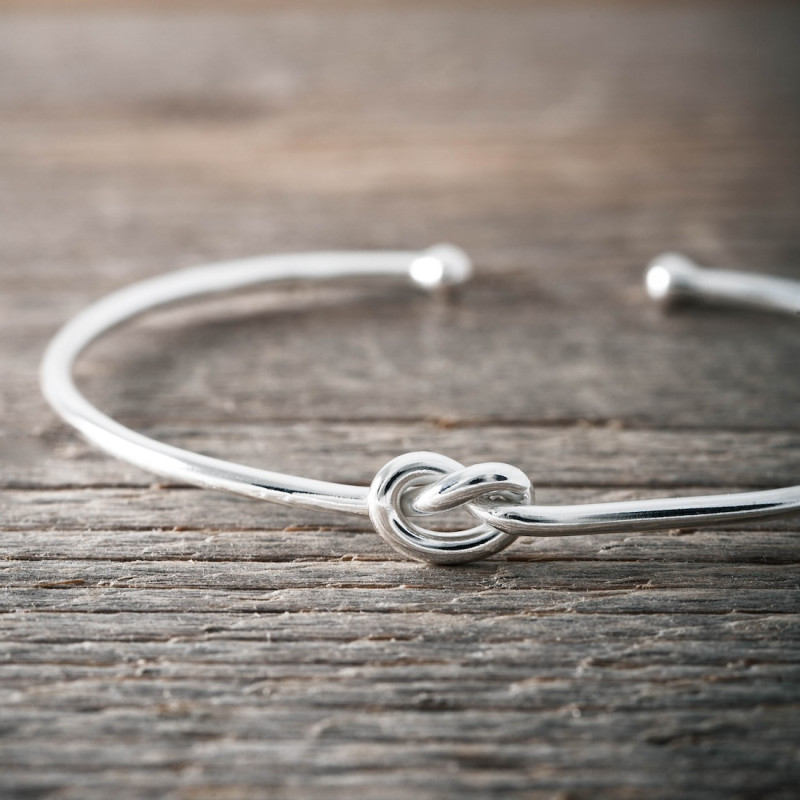 Silverarmband Stelt m kärleksknut