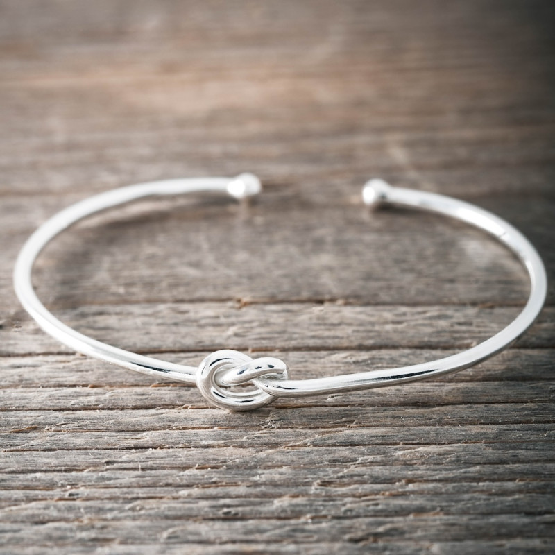 Silverarmband Stelt m kärleksknut