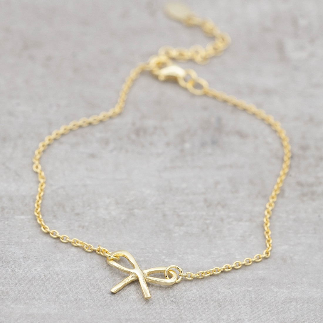 Gold bracelet small bow