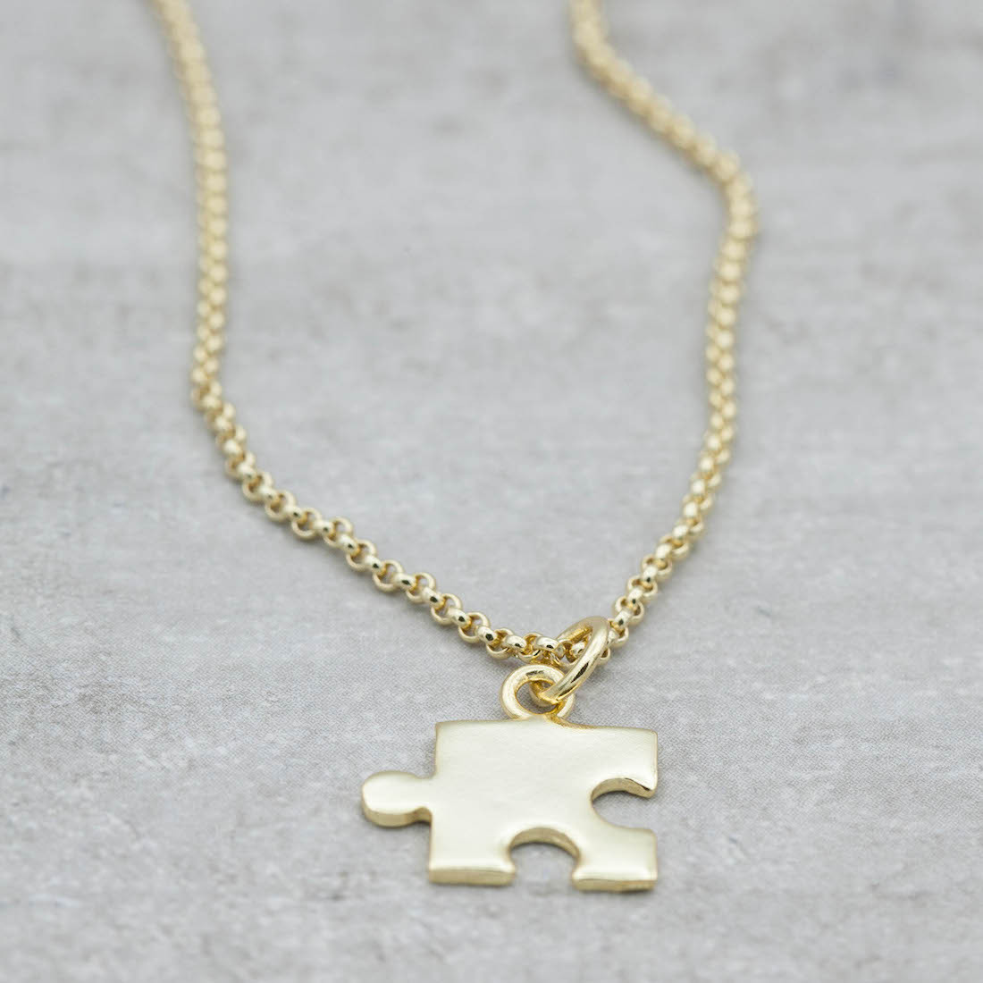 Gold necklace puzzle