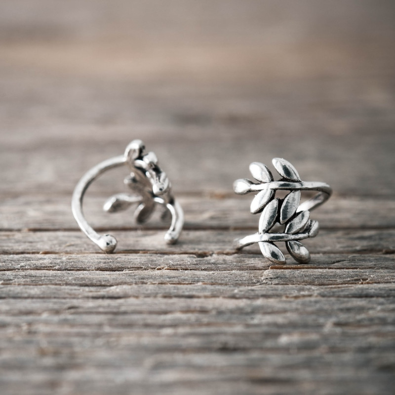 Silverörhänge Ear cuff - Livets träd - löv