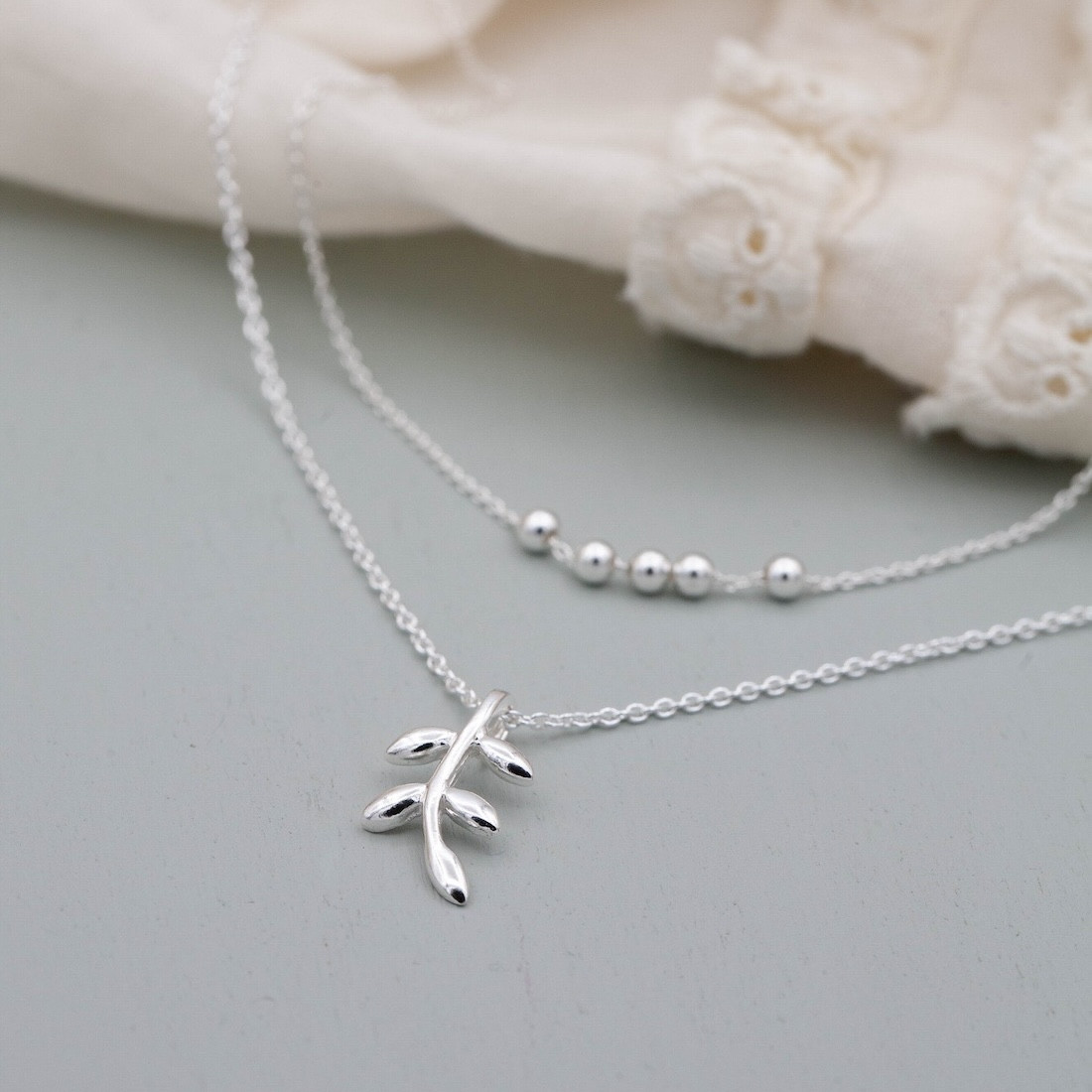Silverhalsband Livets träd -Löv