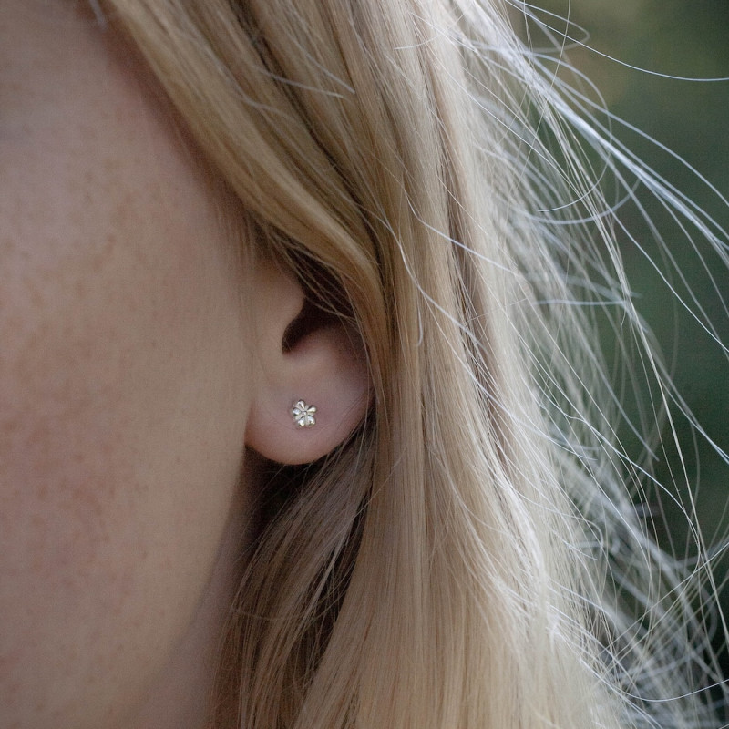 Silver earrings mini flower