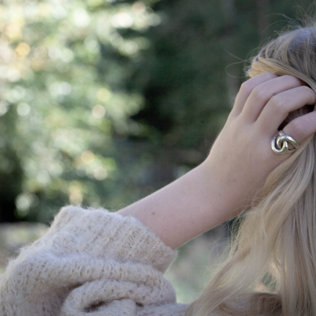 Silver ring big knot