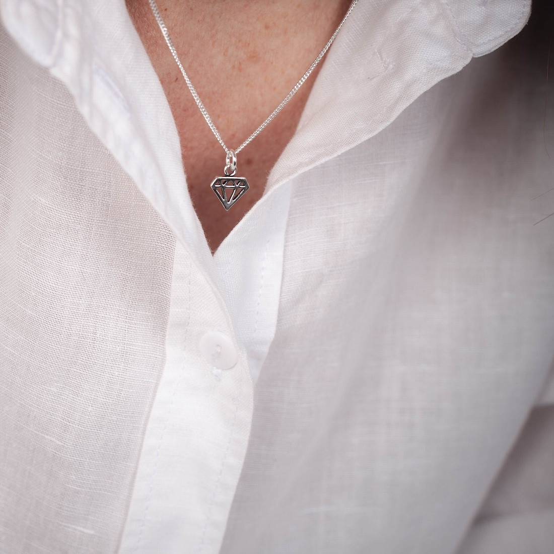 Silver charm small diamond