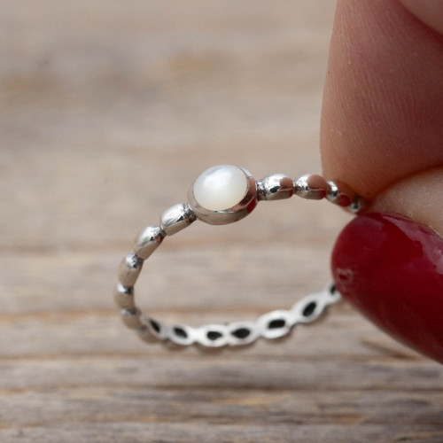 Silverring m vit månsten