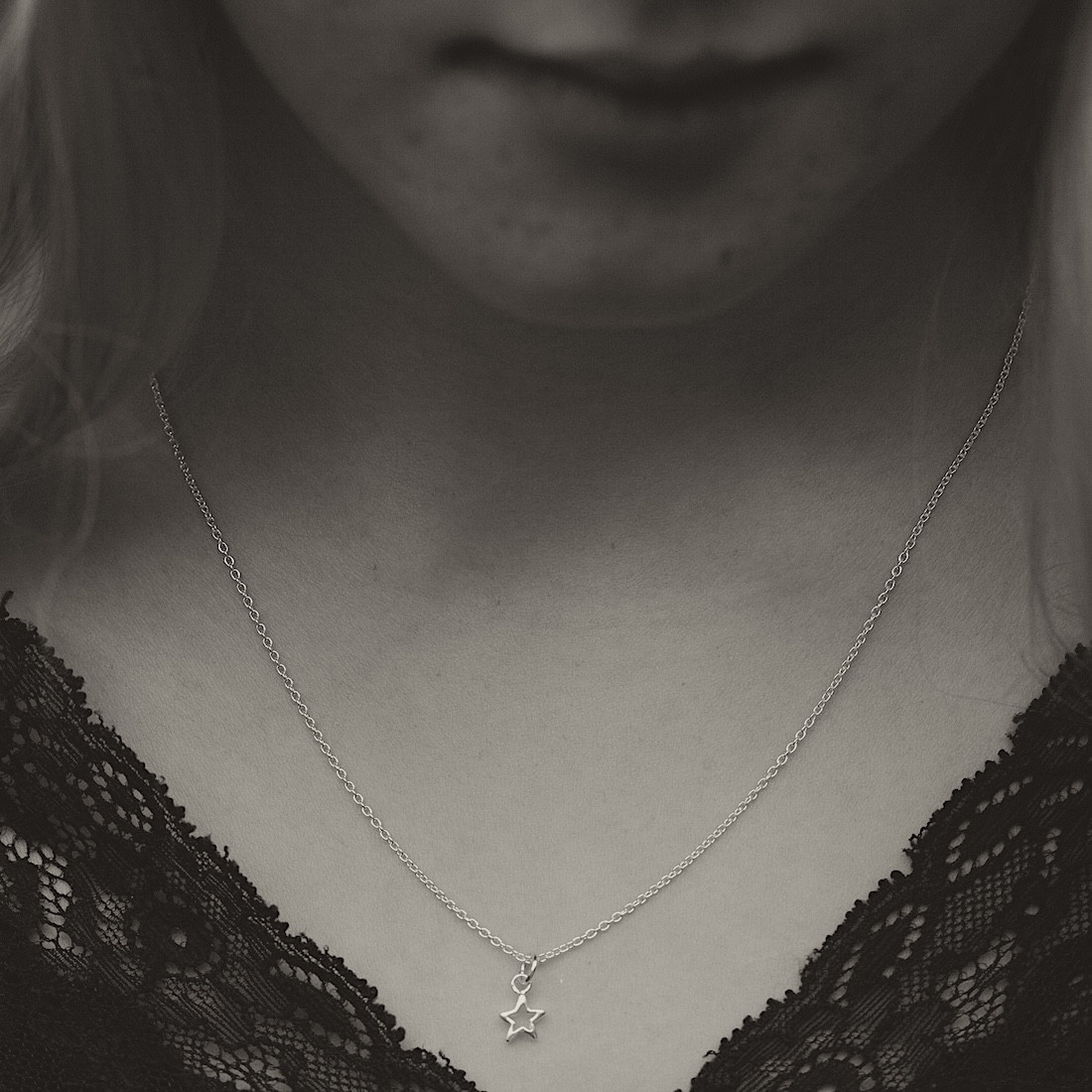 Gold Necklace – Small Open Star