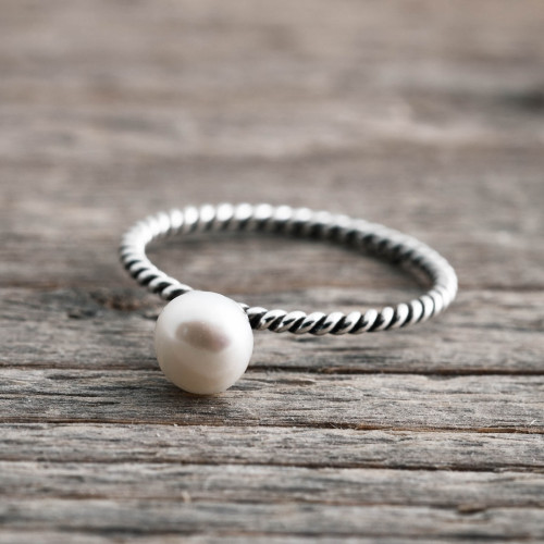 Silver ring twisted with fresh water pearl