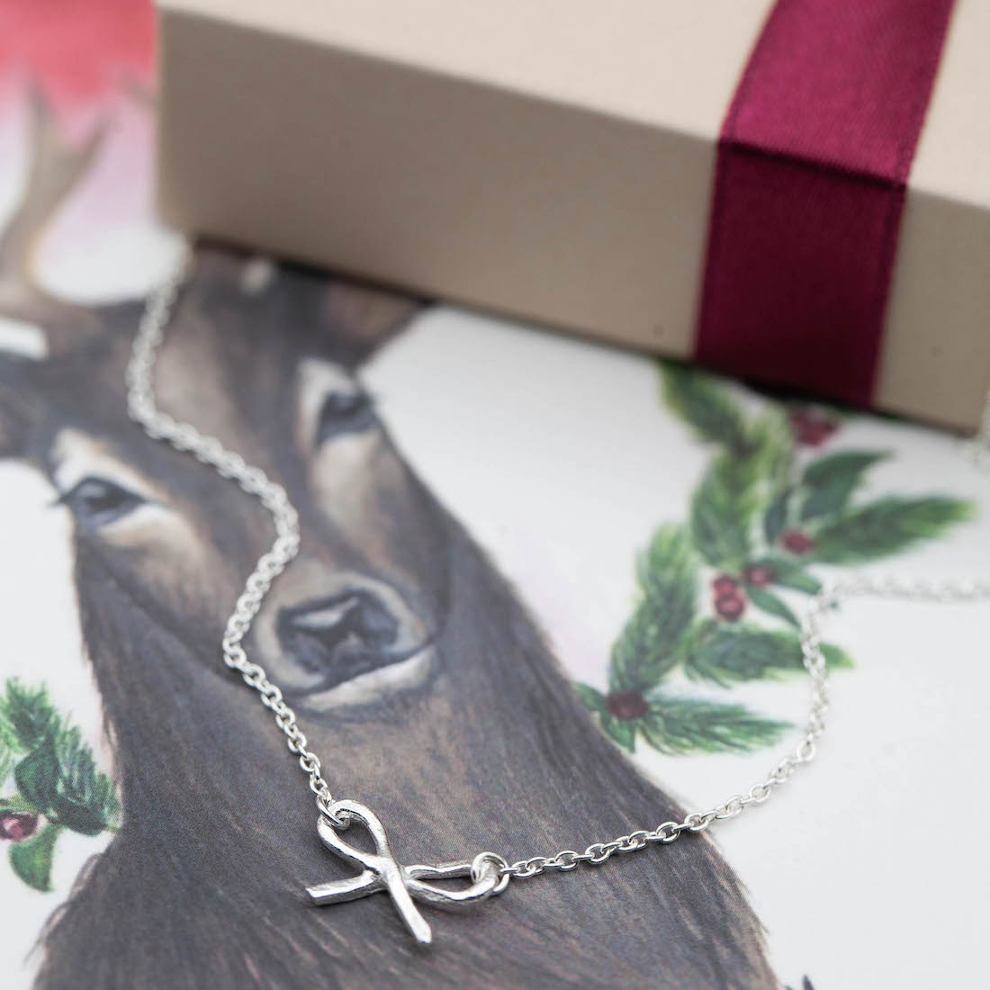 Silverhalsband liten rosett 499kr